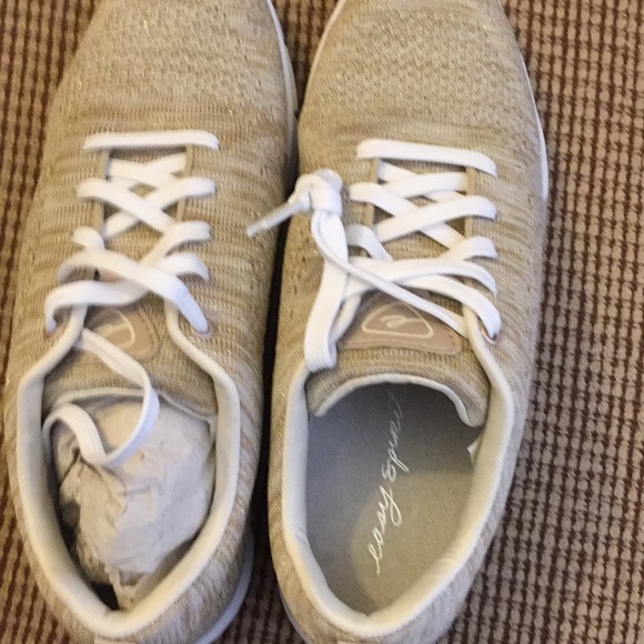 Easy Spirit Shoes - NWOT Easy Spirit sneakers